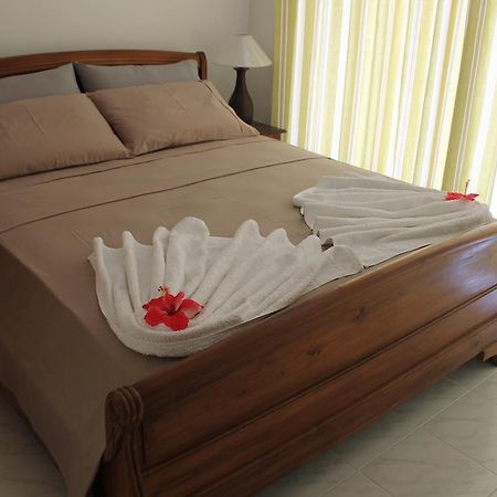 Central Self Catering Apartments Felicite Island Room photo