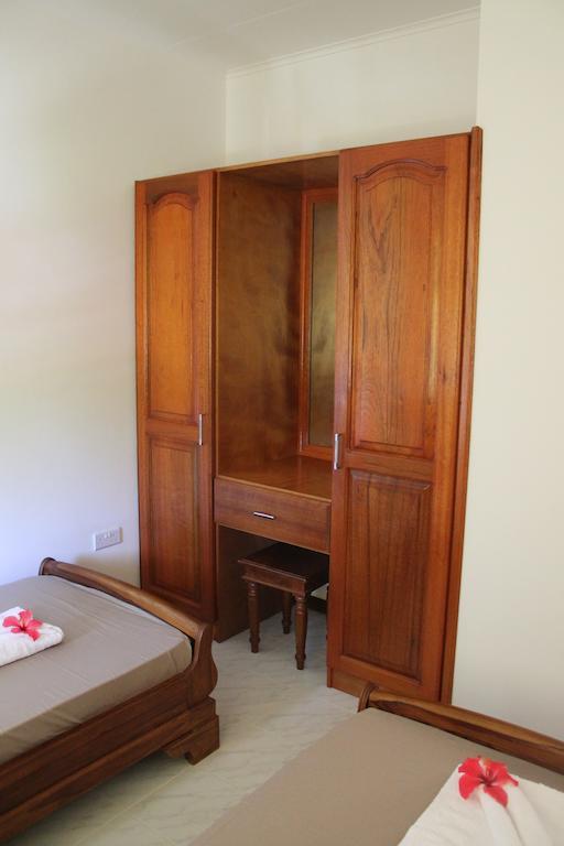 Central Self Catering Apartments Felicite Island Room photo