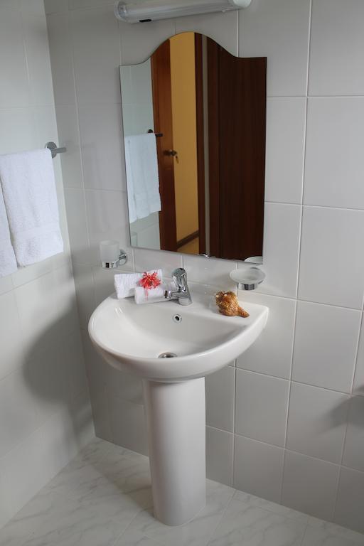 Central Self Catering Apartments Felicite Island Room photo
