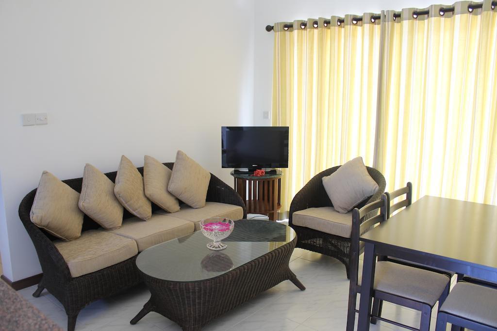 Central Self Catering Apartments Felicite Island Room photo