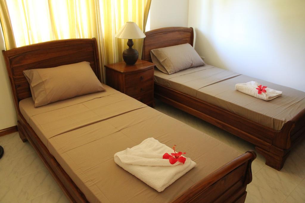 Central Self Catering Apartments Felicite Island Room photo