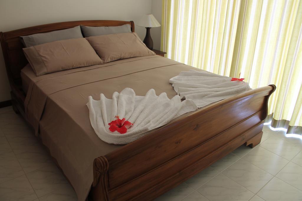 Central Self Catering Apartments Felicite Island Room photo